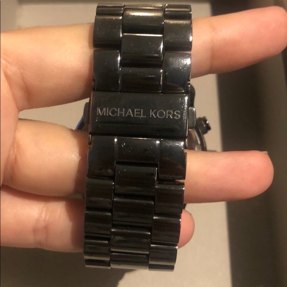 Michael Kors Women’s Watch Oversized Runway Metallic Black - Picture 6 of 7